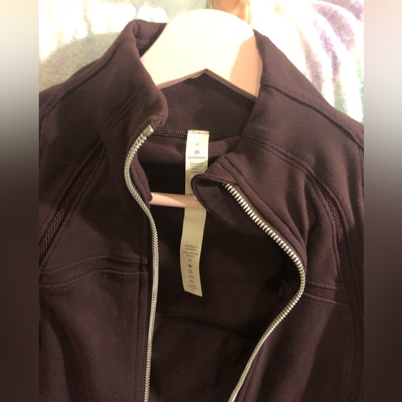 Lululemon Define Jacket Wing Mesh in Black Cherry - Picture 3 of 9